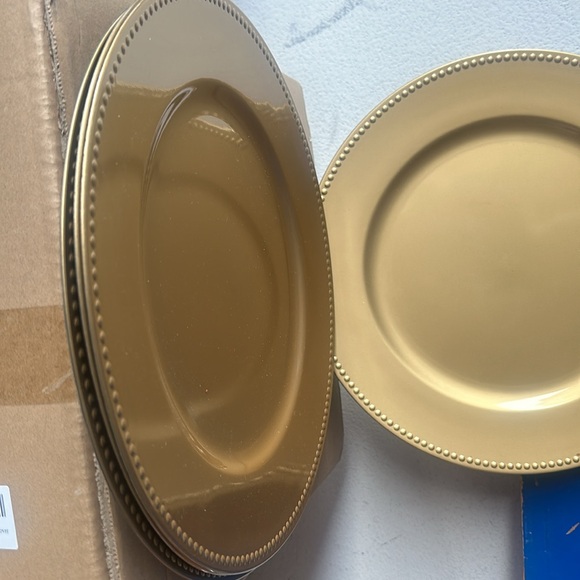 Gold plastic charger plates with beaded rim - Picture 3 of 3